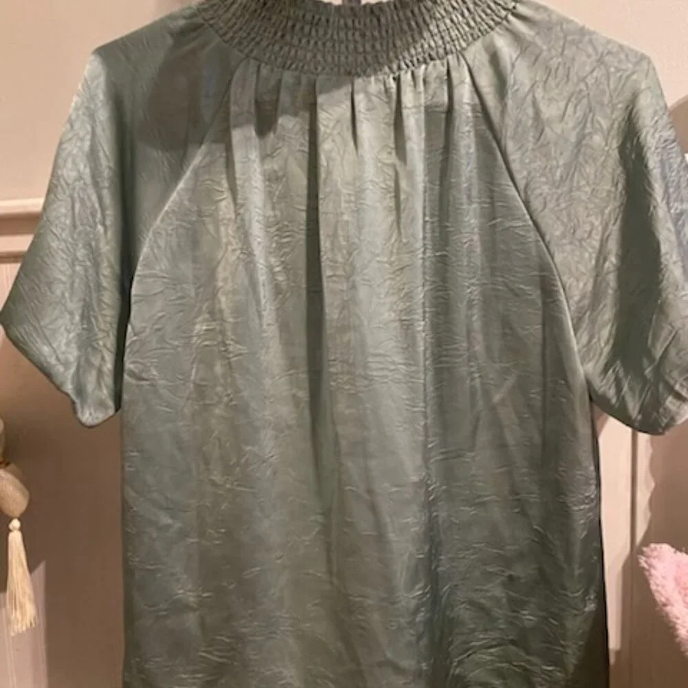 THML satin feel top size large nwt - Picture 3 of 6